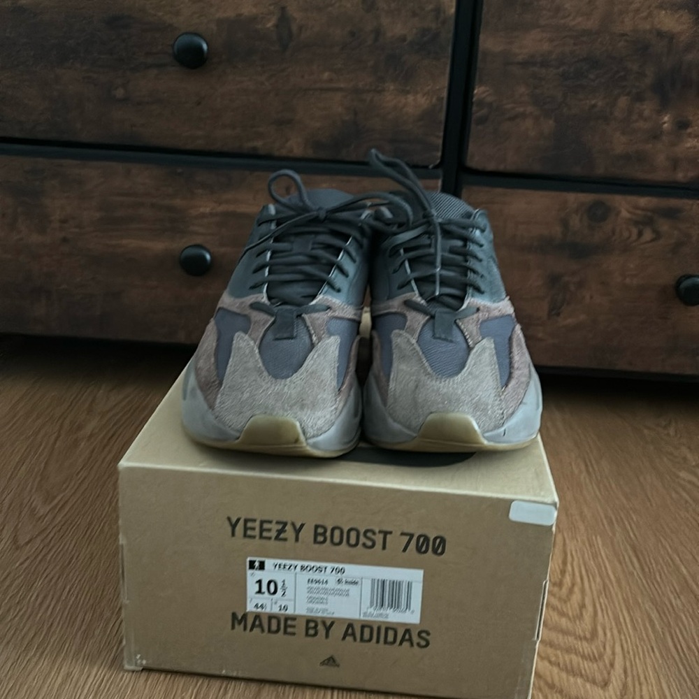 Yeezy Boost 700 Muave